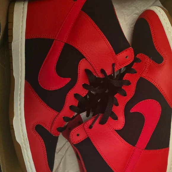 Nike Red and Black Women's Shoes - Picture 1 of 5